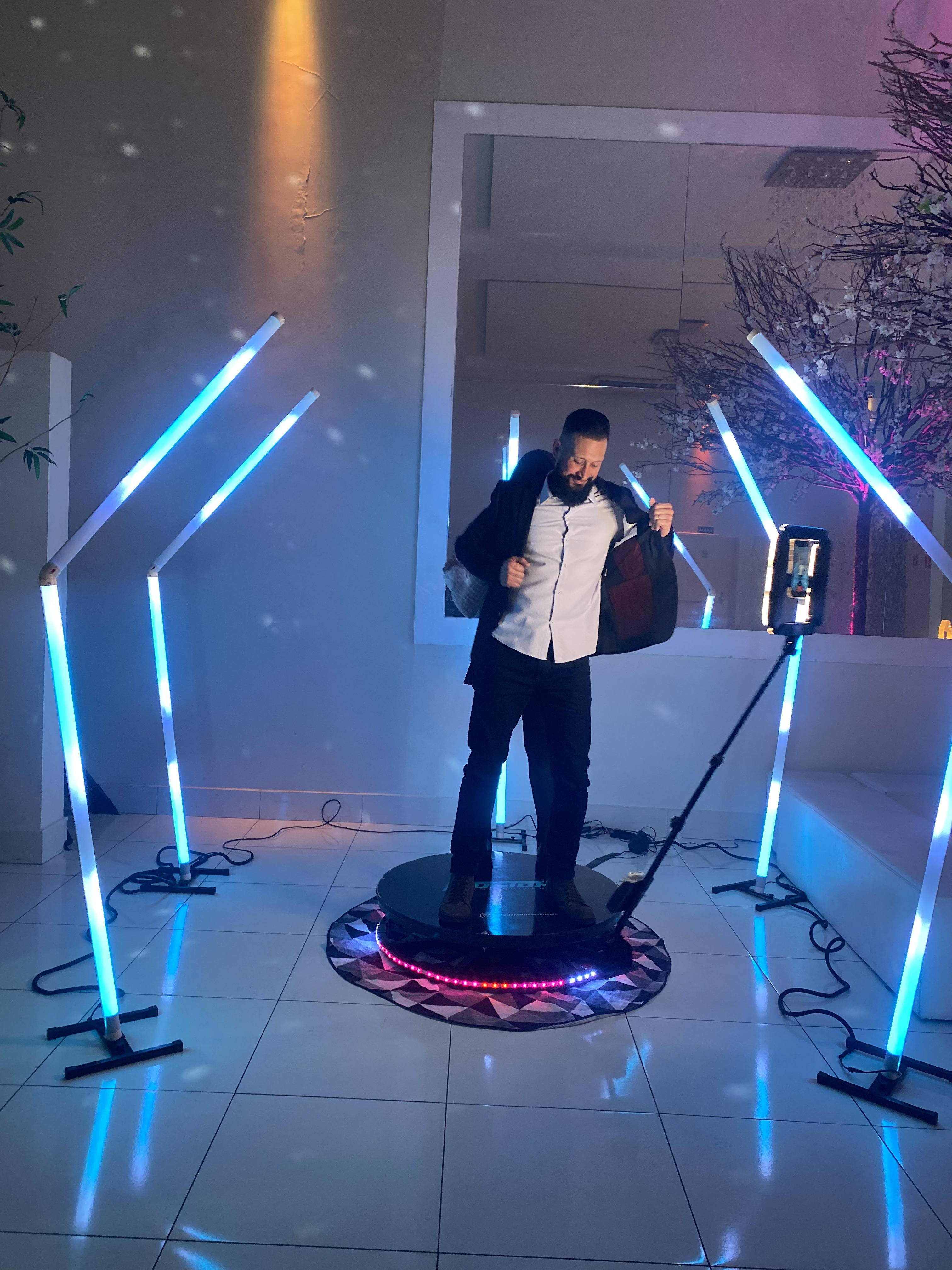 Plataforma 360° + Torres de LED