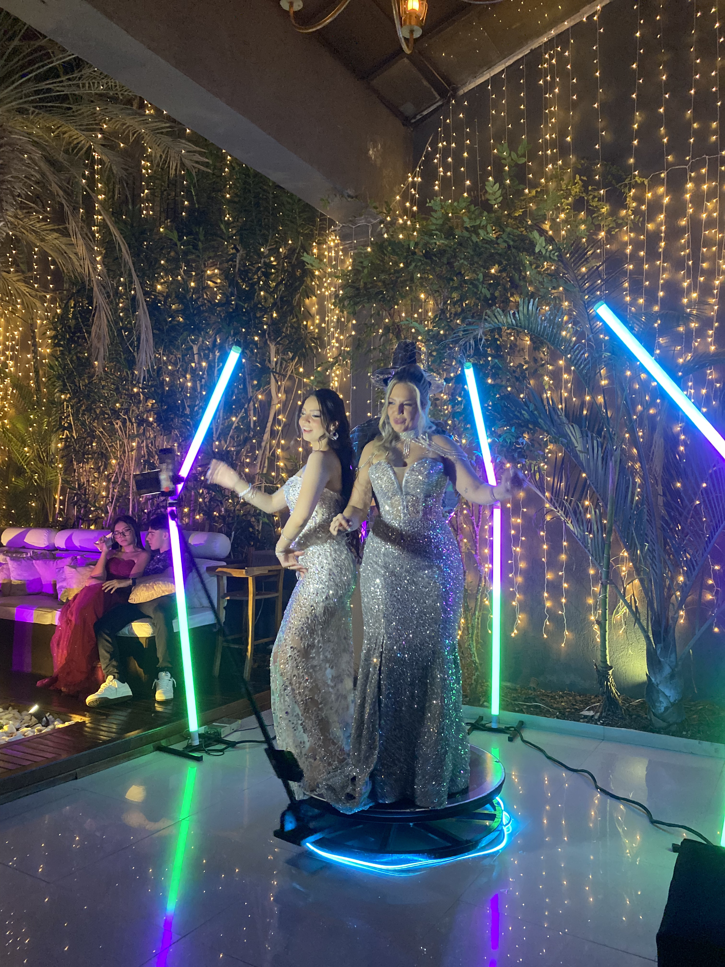 Plataforma 360° + Torres de LED