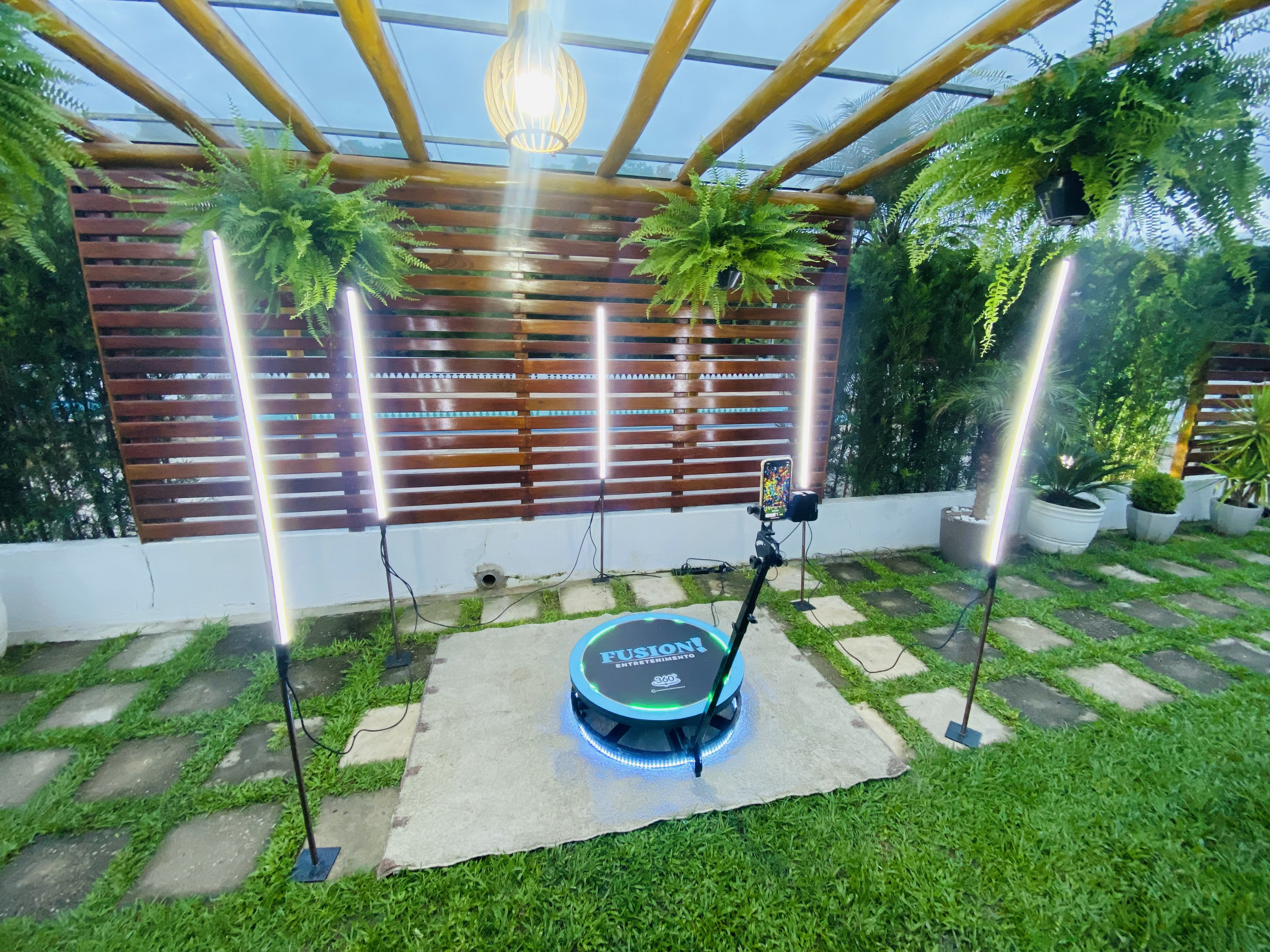 Plataforma 360° + Torres de LED